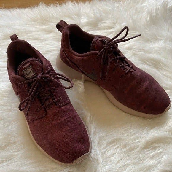 Nike Shoes - Nike Roshe One Sneakers Shoes Metallic Mahogany Size 6.5